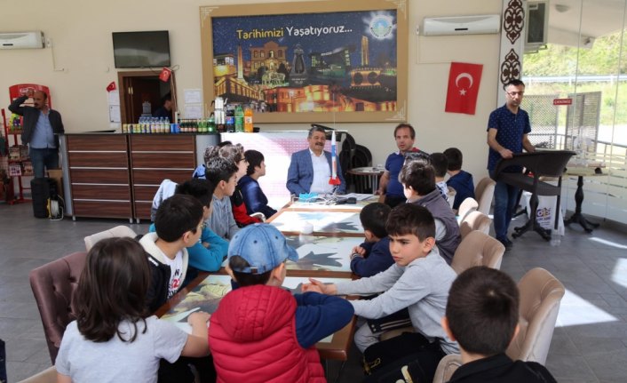 Genç mucitler belgelerini aldı