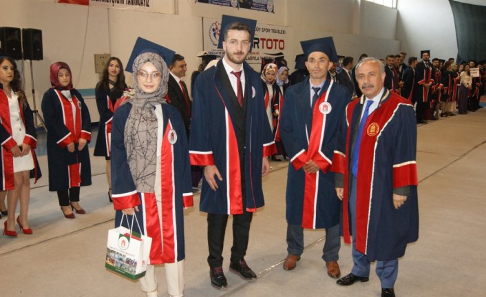 Gümüşhacıköy Meslek Yüksekokulunda mezuniyet töreni