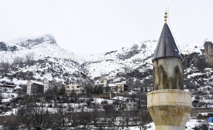 Gümüşhane ve Bayburt'ta ilkbaharda kar