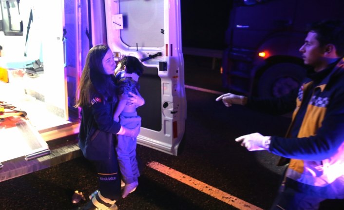 GÜNCELLEME - Anadolu Otoyolu'nda tırla minibüs çarpıştı: 5 ölü, 5 yaralı