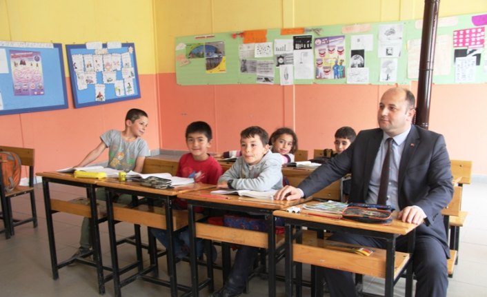 İlçe Milli Eğitim Müdürü Tümer’den köy okuluna ziyaret