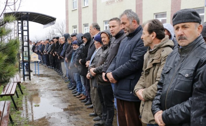 İnşaattan düşerek ölen işçi toprağa verildi