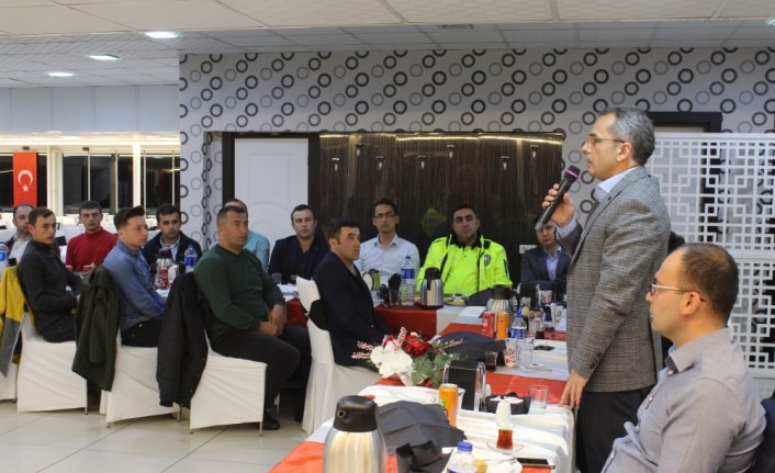 Kaymakam Deniz Pişkin polisler onuruna yemek verdi