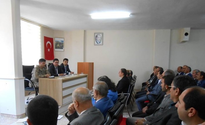 Kaymakam Zaman muhtarlarla buluştu