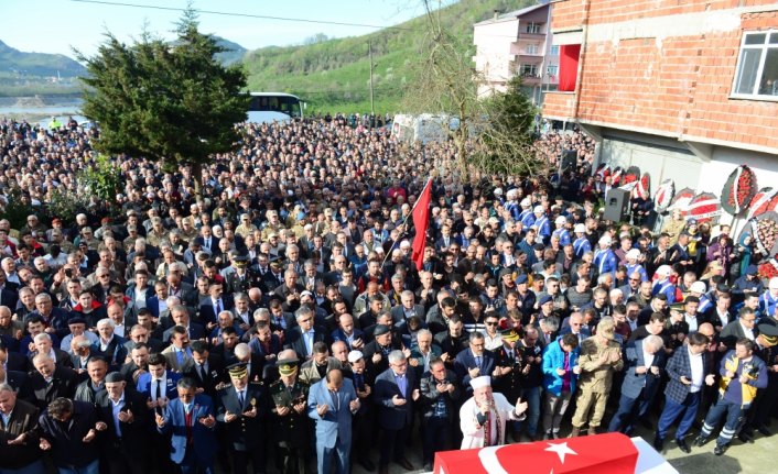 Kaza kurşunuyla şehit olan askerin cenazesi toprağa verildi