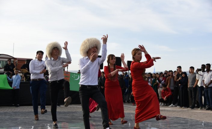 KÜ'de Türkçe öğrenen yabancı öğrenciler için mezuniyet töreni