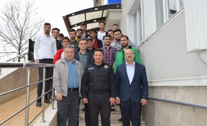 KYK'de kalan öğrencilerden Emniyet Müdürlüğüne ziyaret