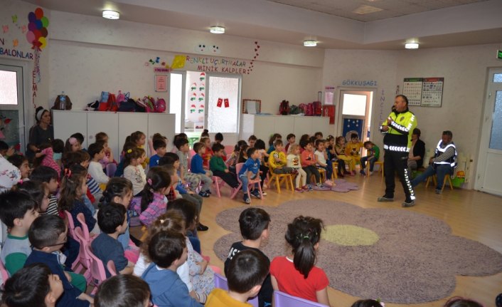 Merzifon'da minik öğrencilere trafik eğitimi