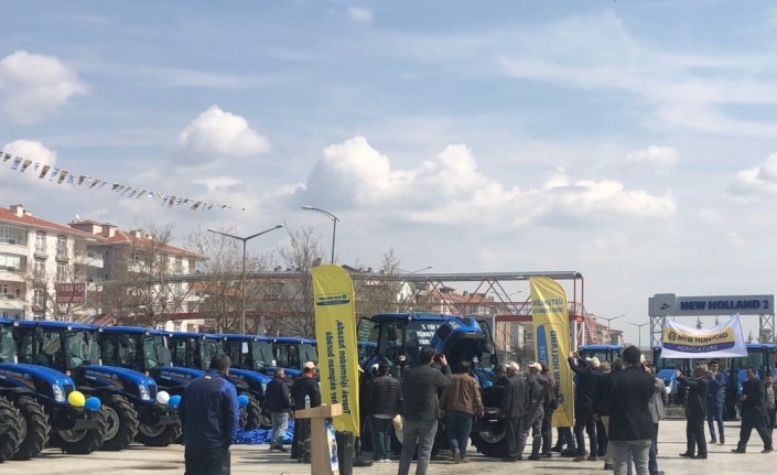 New Holland TR5 Electro Command Polatlı’da çiftçilerle buluştu