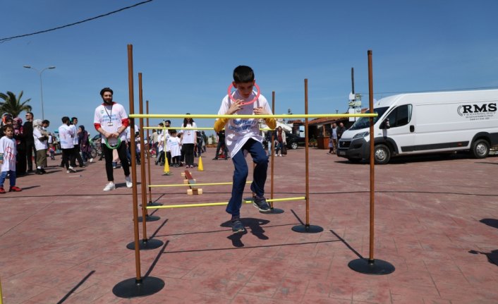 Otizmli çocuklar için tulum eşliğinde yürüdü