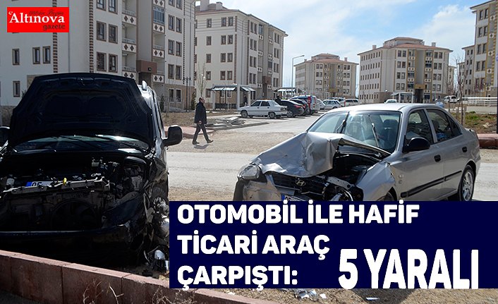 Otomobil ile hafif ticari araç çarpıştı: 5 yaralı