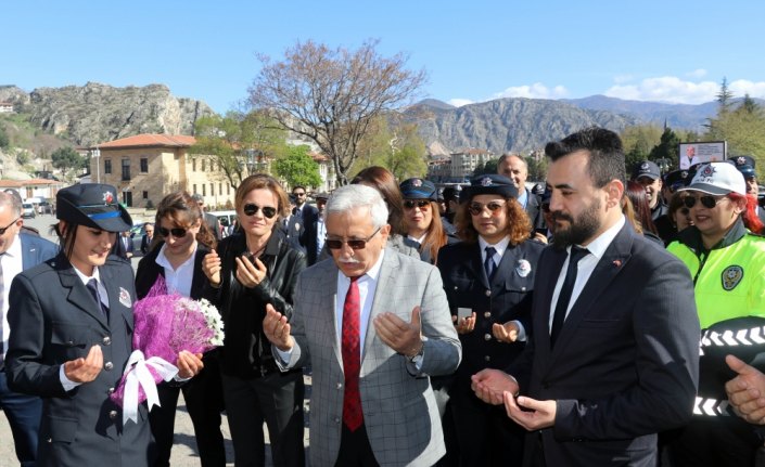 Polis memurundan sürpriz evlilik teklifi