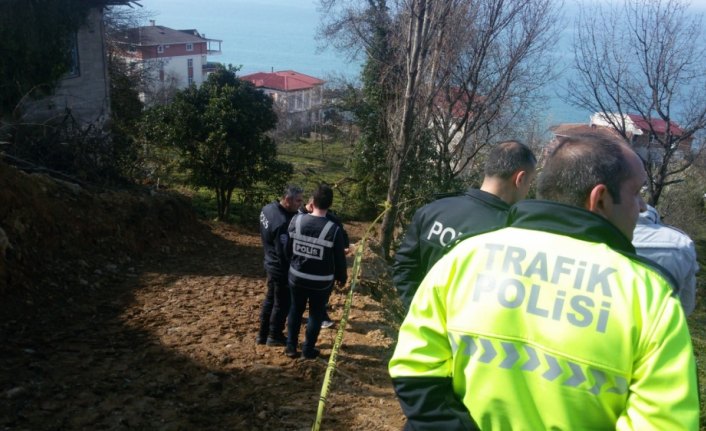 Rize'de çaylık alanda erkek cesedi bulundu