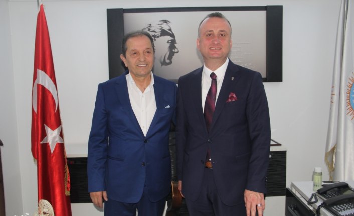 Sinop Belediye Başkanı Ayhan mazbatasını aldı