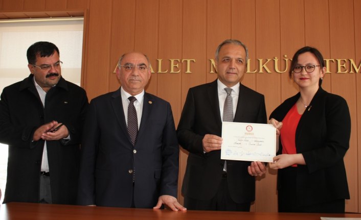 Suluova Belediye Başkanı Üçok, mazbatasını aldı