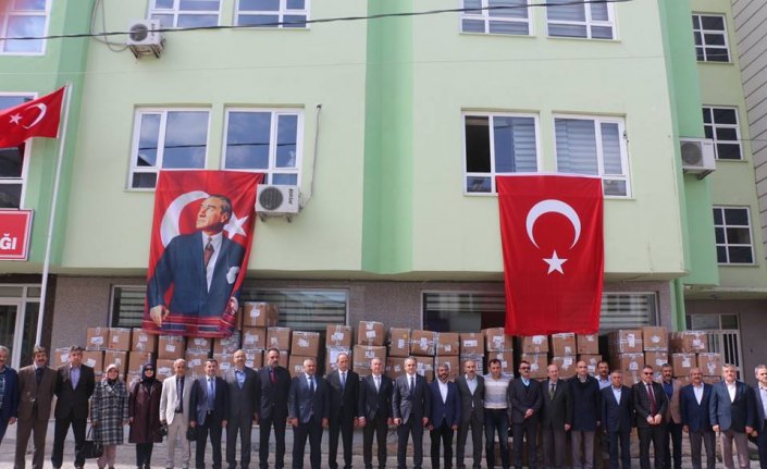 Tosya'daki ihtiyaç sahibi öğrencilere yardım