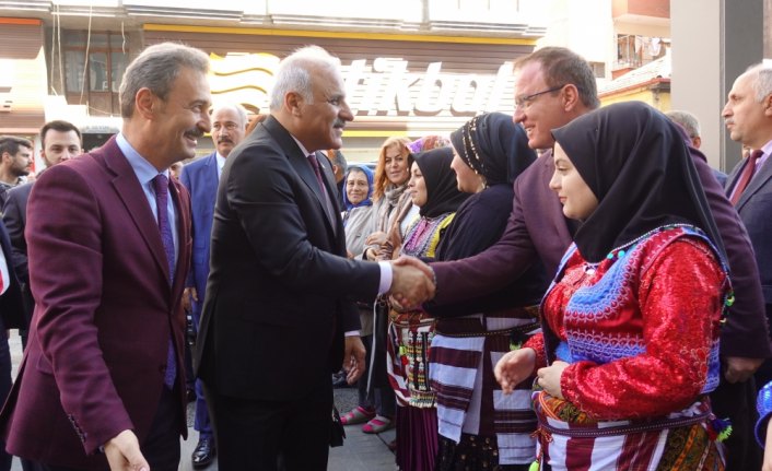 Trabzon Büyükşehir Belediyesinde devir teslim töreni