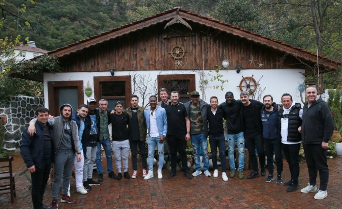 Trabzonsporlu futbolcular yemekte bir araya geldi