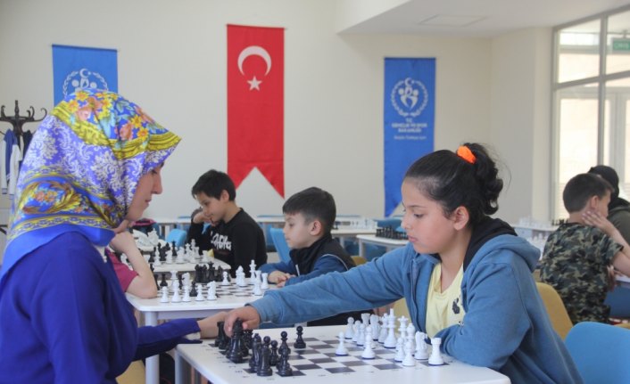 Üniversitelilerden öğrencilere gönüllü eğitim desteği