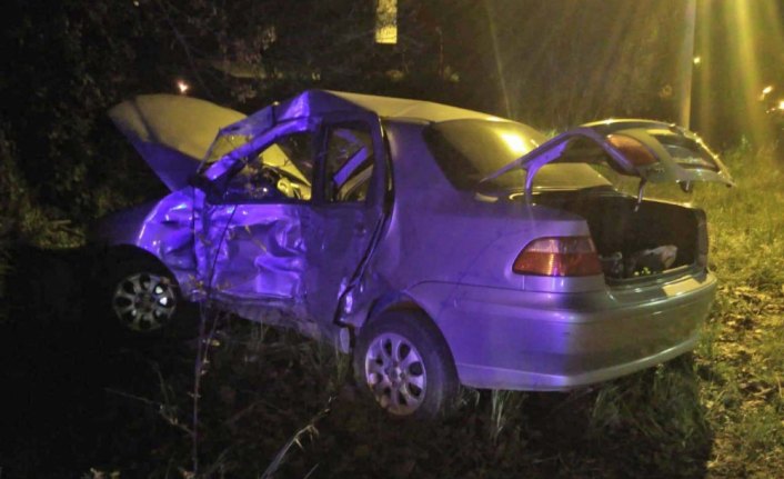 Yolcu otobüsü ile otomobil çarpıştı: 3 yaralı