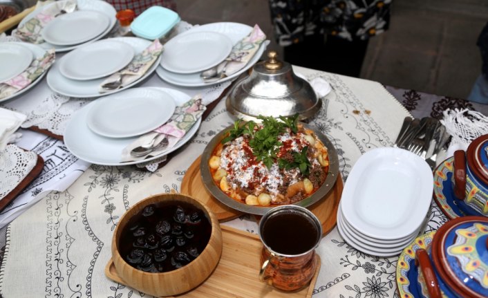 Yöresel lezzetler 600 yıllık handa yarıştırıldı