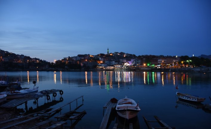 Amasra bayram tatilinde dolu