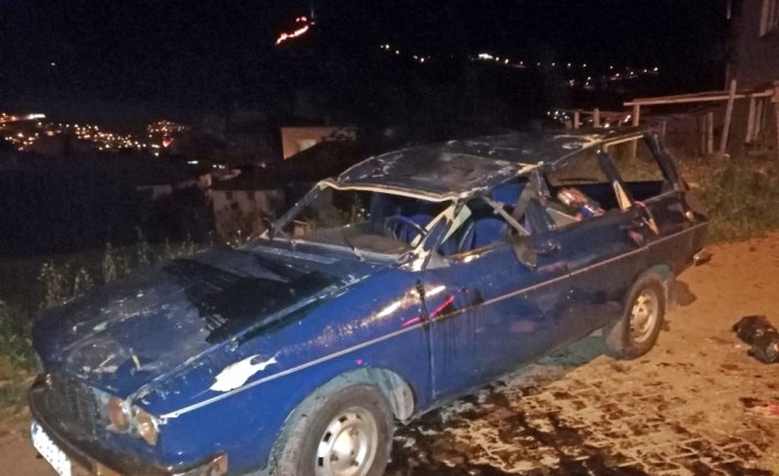 Amasya'da otomobil 3,5 metreden alt yola düştü: 2 yaralı