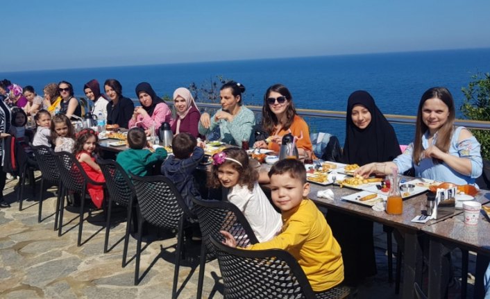 Ana sınıfı öğrencilerinden Anneler Günü etkinliği