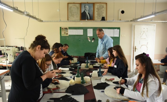 Atıl köy okulu iş kapısı oldu