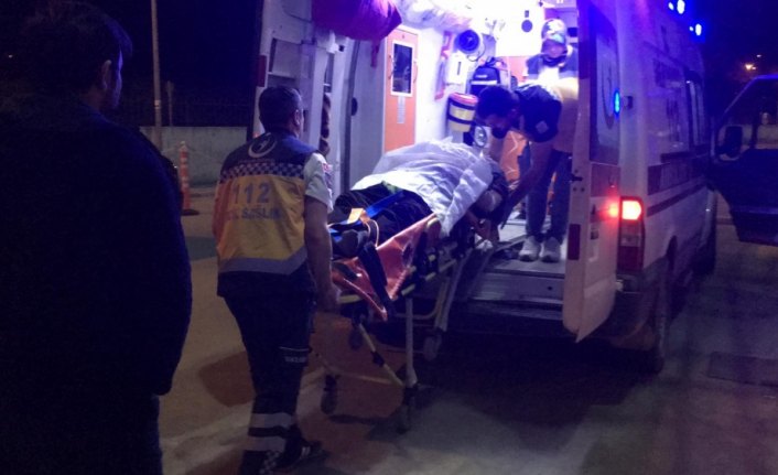 Bafra'da devrilen kamyonetin sürücüsü yaralandı