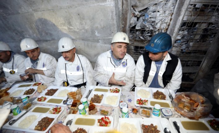 Bakan Yardımcısı Cansız, madencilerle iftar yaptı