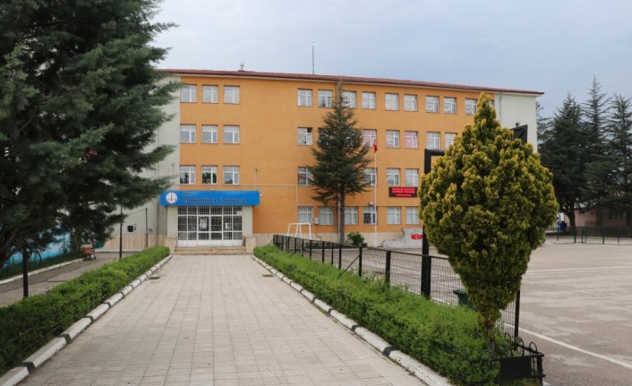 Bolu'da öğrencisine vuran öğretmen hakkında soruşturma