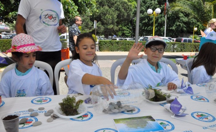 Çocuklar atık malzemelerden oyuncak yaptı