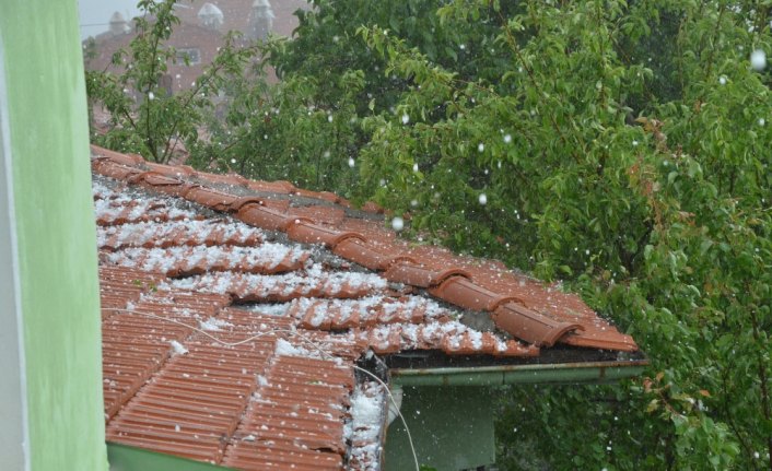 Çorum'da dolu etkili oldu