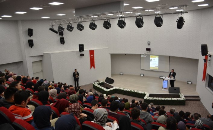 DÜ'de 'Batı'da İslam Karşıtlığı' konferansı