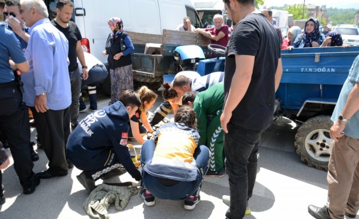 Düzce'de tarım aracı kaza yaptı: 2 yaralı