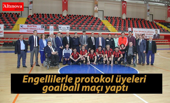 Engellilerle protokol üyeleri goalball maçı yaptı