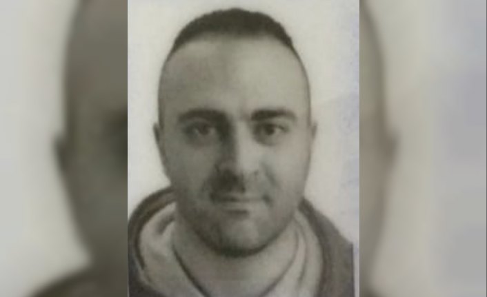 Eşini silahla vurduktan sonra intihar etti