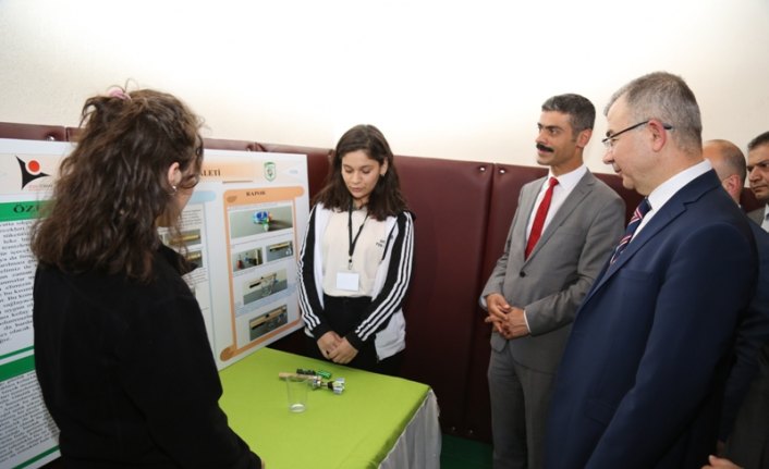 Fen lisesi öğrencilerinden bilim fuarı