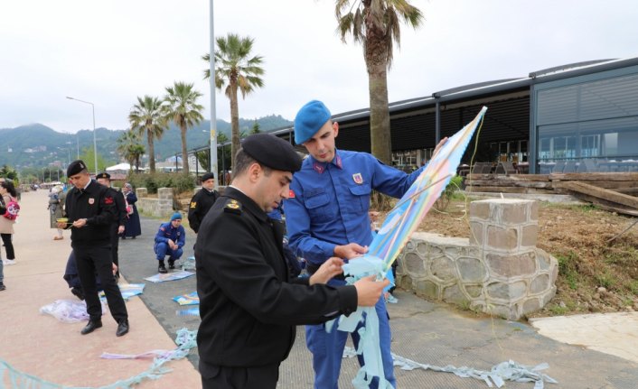 Gökyüzünü uçurtmalarla renklendirdiler