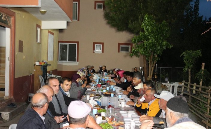 Kaymakam Pişkin vatandaşlarla iftar yaptı