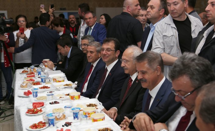 Kılıçdaroğlu, vatandaşlarla iftar yaptı
