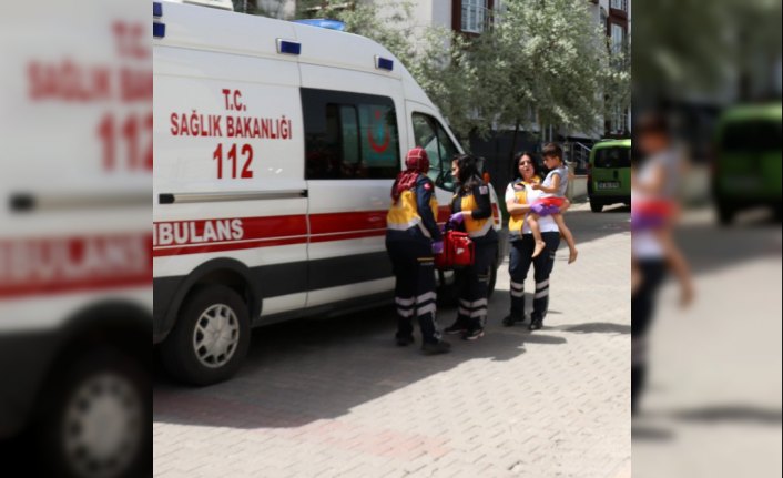 Kolu koşu bandına sıkışan çocuğu itfaiye kurtardı