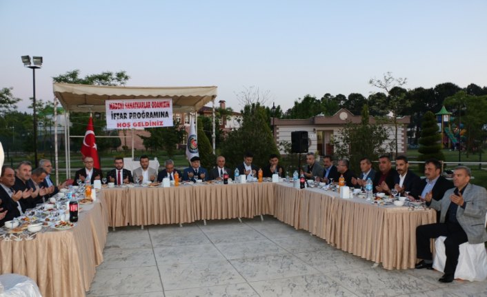 Madeni Sanatkarlar Odası üyeleri iftarda buluştu