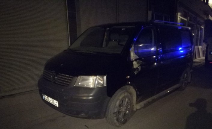 Minibüsü çarpan motosiklet sürücüsü yaralandı