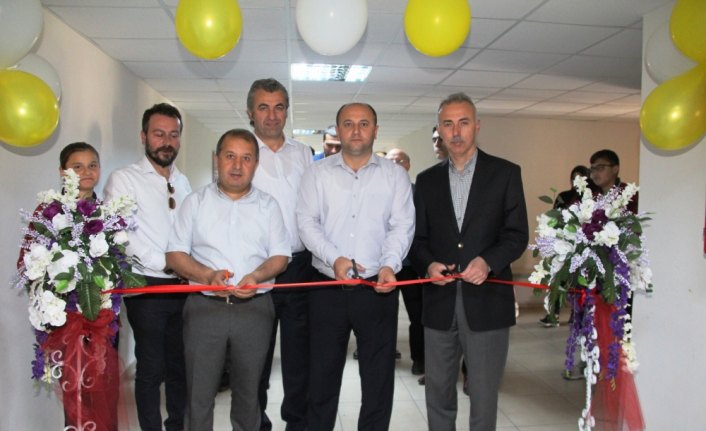 Ortaokul öğrencilerinden resim sergisi