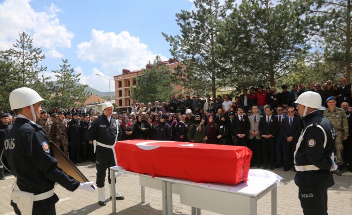 Şehit polis memuru Ateş için tören