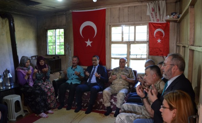 Şehit Şahin'in ailesine şehadet belgesi verildi