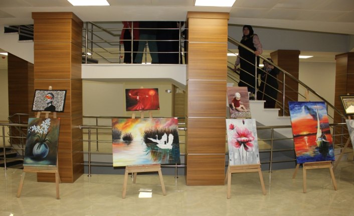 Suluova Halk Eğitim Merkezi Resim ve El Sanatları Sergisi açıldı