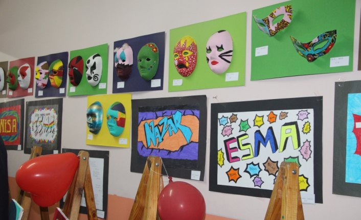 Taşova’da resim ve tasarım sergisi açıldı